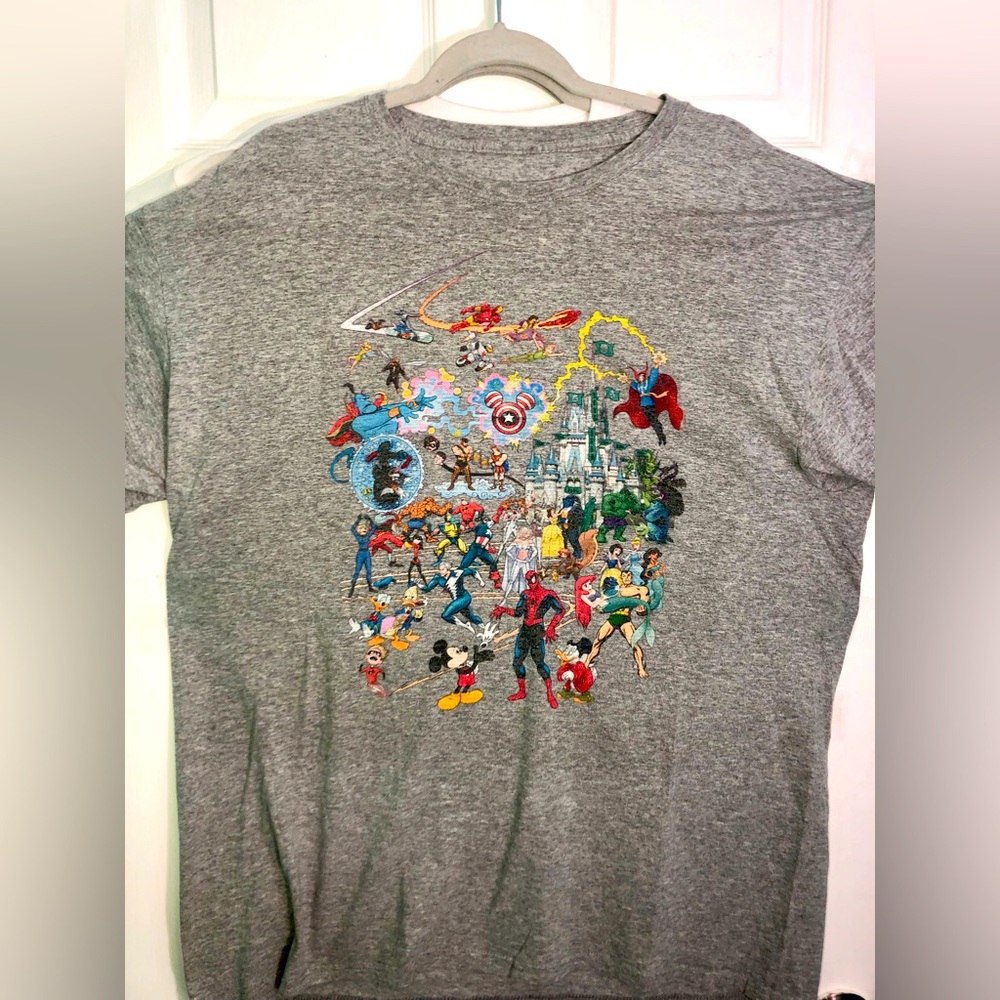 Rare Marvel Vs Disney T-Shirt. Sz L. Gray.